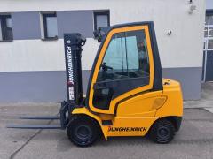 Vysokozdvižný vozík Jungheinrich DFG 20 diesel 2t triplex 4,4m kabina